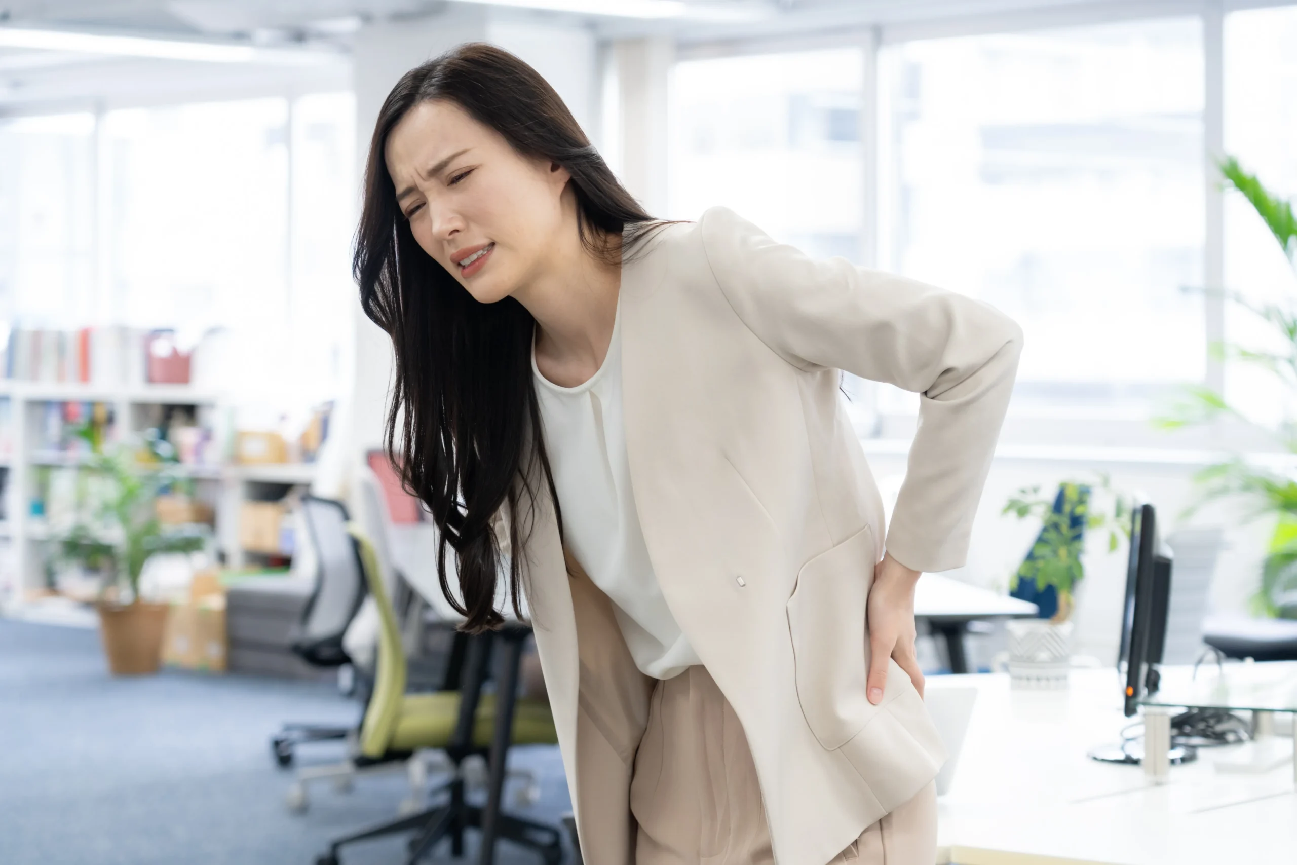 腰痛が治らない人に共通する“姿勢と呼吸”の問題とは？